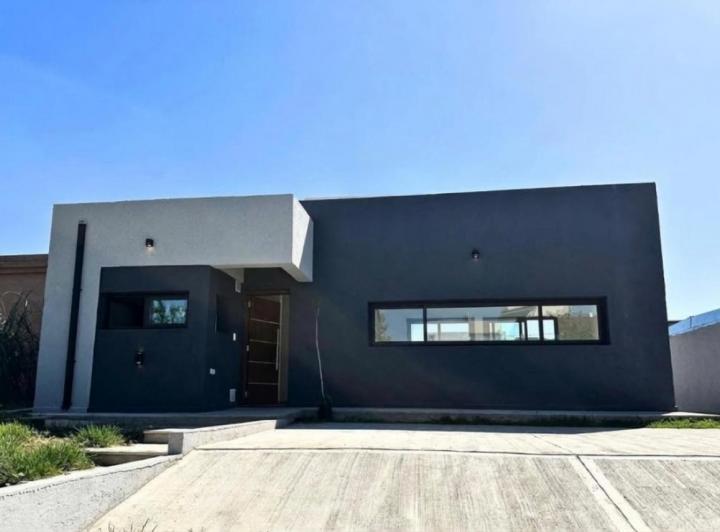 Casa · 117m² · 5 Ambientes · 2 Cocheras