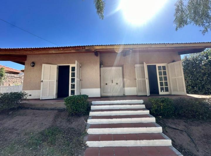 Casa · 223m² · 6 Ambientes · 2 Cocheras