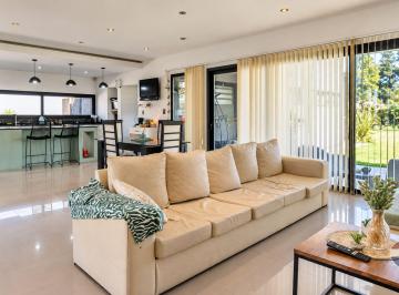 Casa · 165m² · 4 Ambientes · 2 Cocheras · Casa 2 Dorm. en Venta La Plata, La Hermosura