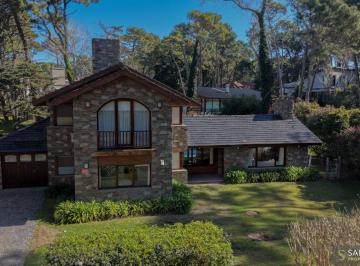 Casa de 5 ambientes, Cariló · Casa de 271 m² con 4 Dorm. en Venta en Cariló