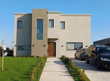 Casa · 187m² · 4 Ambientes · 4 Cocheras · Casa en Venta en San Sebastián