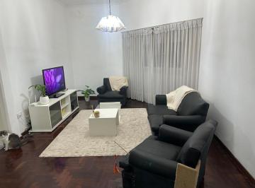 Casa · 295m² · 4 Ambientes · 1 Cochera · Venta Casa con Galpon Patio y Terraza V. Alsina