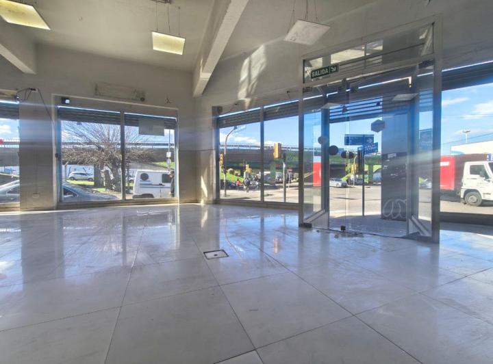 Local comercial · 320m²