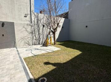 PH de 3 ambientes, Monte Castro · Hermoso PH Tipo Casa 3 Amb a Estrenar con Fondo Sin Expensas.