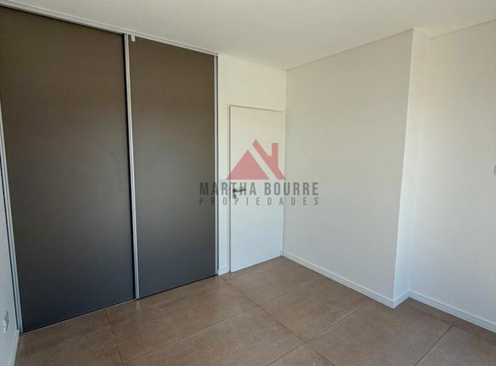 Casa · 185m² · 6 Ambientes · 1 Cochera