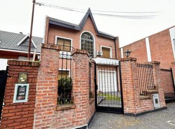 Casa · 1m² · 5 Ambientes · Exelente Casa de 2 Plantas con Garage - Ciudad Madero