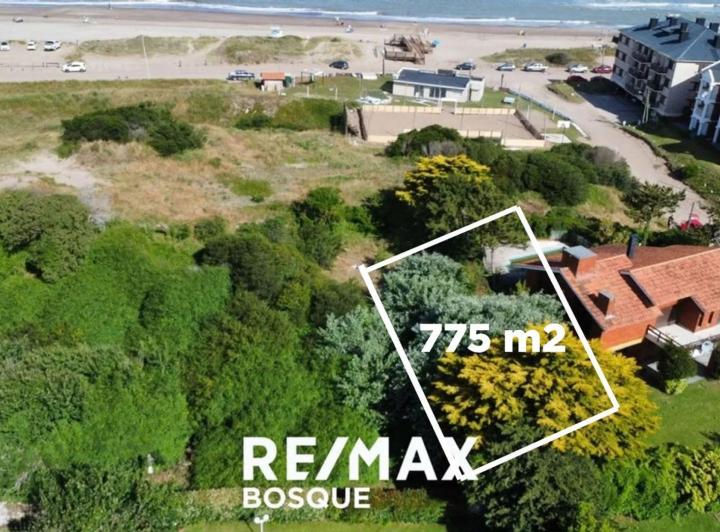 Terreno · 775m²