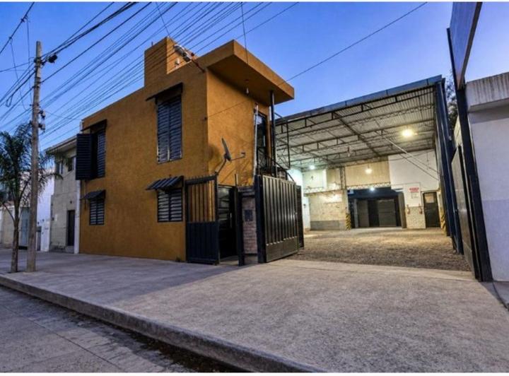 Casa · 280m² · 8 Ambientes