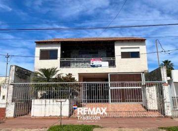 Casa · 350m² · 8 Ambientes · 2 Cocheras · Casa en Venta en Barranqueras