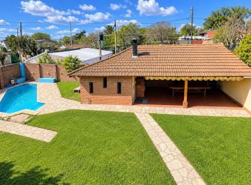 Casa · 146m² · 4 Ambientes · 7 Cocheras · Casa Venta 4 Amb, Pileta Apto Credito