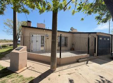 Casa · 90m² · 4 Ambientes · 1 Cochera · Remax/alquila/casa/3dorm/cochera