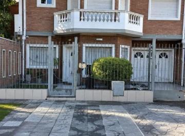 Casa · 1m² · 7 Ambientes · Guanella 28 - Casa 7 Ambientes con Piscina y Quincho