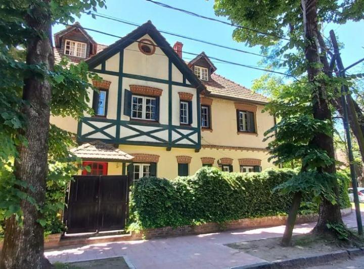 Casa · 486m² · 10 Ambientes · 2 Cocheras