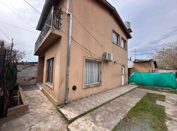 Casa · 90m² · 4 Ambientes · 2 Cocheras · Alquiler Casa 4 Ambientes
