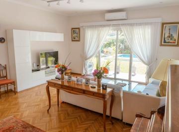 Casa de 8 ambientes, San Isidro · Cálido Chalet Totalmente Refaccionado Entre Vías y Av Libertador. Sobre 504 m² de Lote.