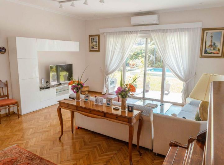 Casa · 317m² · 8 Ambientes · 2 Cocheras