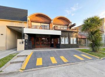 Local comercial · 614m² · 2 Dormitorios · Venta de Local Comercial y Departamento de 3 Ambientes, Constitución, Mar del Plata.