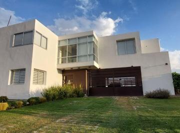 Casa · 180m² · 7 Ambientes · 2 Cocheras · Venta Casa Minimalista en Barrio Privado Rivadavia