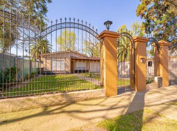 Casa · 160m² · 4 Ambientes · 3 Cocheras · Venta Casa 4 Ambientes Villa Udaondo Depto Parque