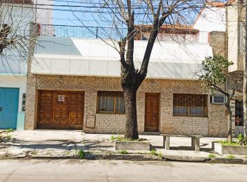 PH · 128m² · 4 Ambientes · 1 Cochera · PH Al Frente Venta Lanus con Garaje y Terraza