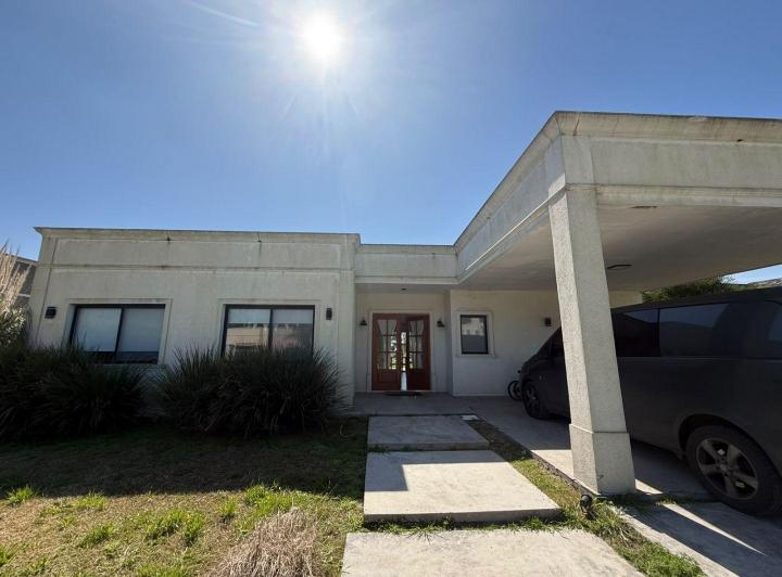 Casa · 222m² · 5 Ambientes · 3 Cocheras