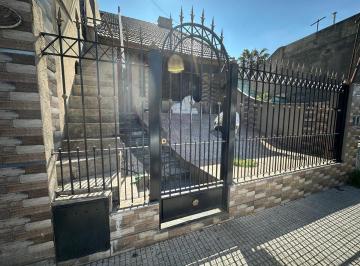 Casa · 310m² · 8 Ambientes · 1 Cochera · Venta Chalet 8 Amb, San Justo C/quincho y Pileta