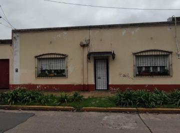 Casa de 5 ambientes, Almirante Brown · Venta de Casa en Adrogue: Pleno Centro Residencial, Excelente Oportunidad