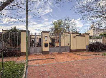 Casa · 240m² · 4 Ambientes · 3 Cocheras · Venta Casa 3 Ambientes y 2 Departamentos U Oficina