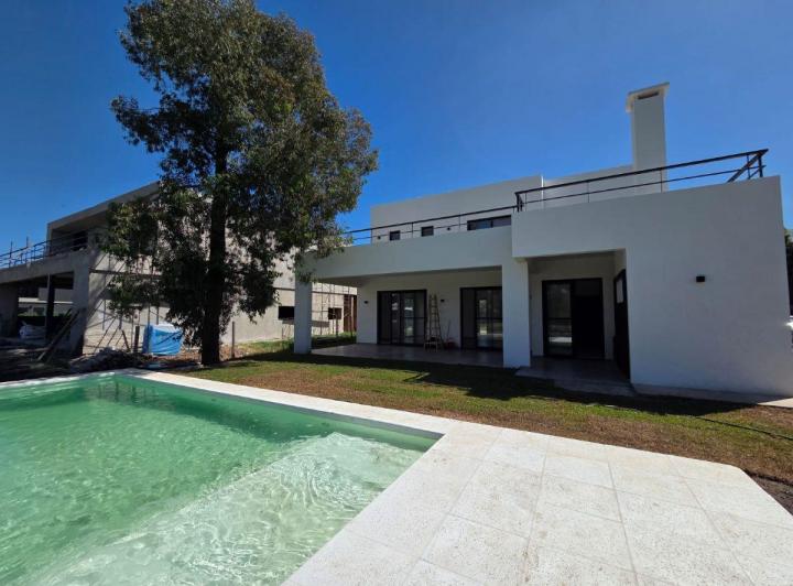 Casa · 40m² · 5 Ambientes · 1 Cochera