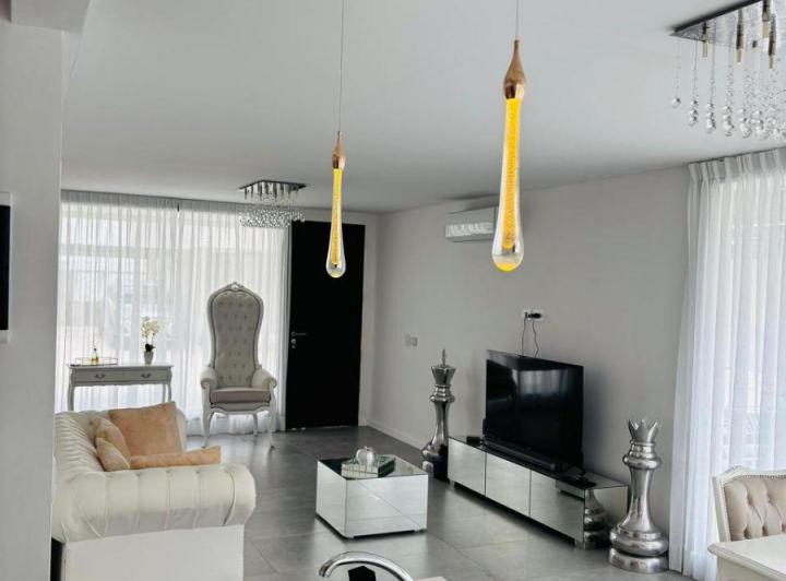 Casa · 135m² · 4 Ambientes · 2 Cocheras