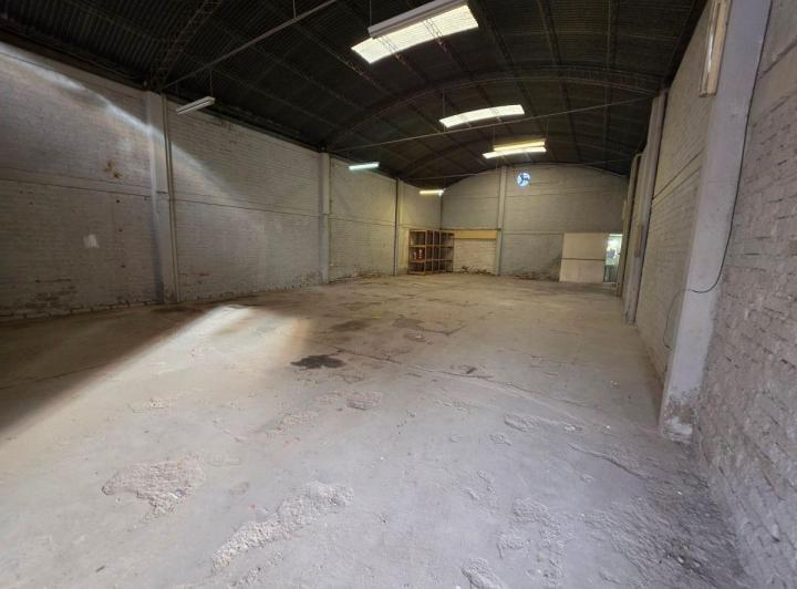 Bodega-Galpón · 250m² · 1 Ambiente · 4 Cocheras