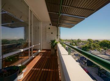 Departamento de 3 ambientes, Vicente López · Semipiso de Categoría en La Lucila – Vista Al Río y Excelente Estado - 3 Ambientes con Balcón