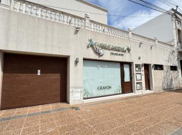 Casa · 420m² · 8 Ambientes · 2 Cocheras · Casa/exclusiva/centrica/4dormi/local/servicios.