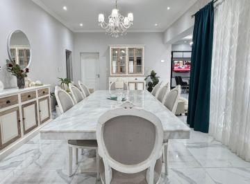 Casa · 420m² · 8 Ambientes · 2 Cocheras · Casa/exclusiva/centrica/4dormi/local/servicios.