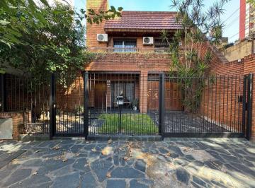 Casa · 238m² · 5 Ambientes · 2 Cocheras · Venta Casa 5 Amb Caseros Centro Parque Cochera