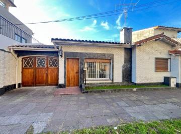 Casa de 4 ambientes, Ituzaingó · Chalet en Alquiler Para Uno Comercial/profesional