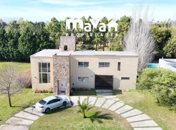Casa · 135m² · 5 Ambientes · 2 Cocheras · Casa en Venta