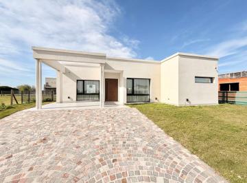 Casa de 5 ambientes, Berazategui · Magnifica Casa 5 Ambientes a Estrenar en Villalobos, Pueblos del Plata, con Galeria, Parrilla y Piscina