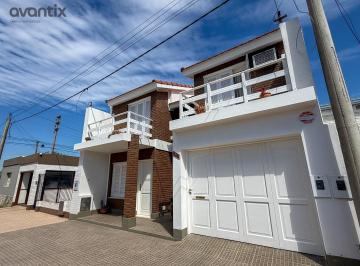 Casa · 173m² · 6 Ambientes · 1 Cochera · Amplia Casa de 3 Habitaciones en Barrio Central Córdoba