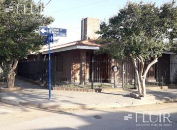 Casa · 136m² · 4 Ambientes · 1 Cochera · Alquilo Casa 2dorm en Bunge 3203 Barrio San Fernando