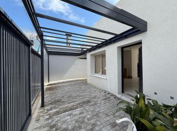 Casa · 65m² · 3 Ambientes · 1 Cochera · Casa de 2 Dorm. a Estrenar en Venta en Gonnet