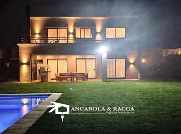 Casa · 187m² · 4 Ambientes · 4 Cocheras · Casa en Venta en San Sebastian Club de Campo