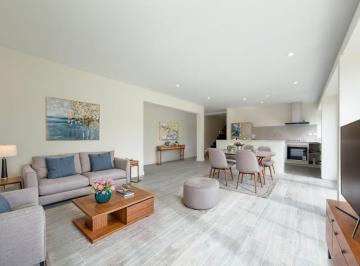 Casa · 160m² · 5 Ambientes · 2 Cocheras · Venta - Casa 5 Ambientes - a Estrenar - Los Acantilados