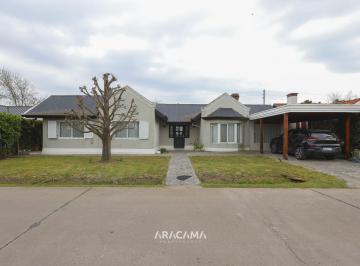 Casa · 200m² · 5 Ambientes · 1 Cochera · Casa en Venta en Campos de Echeverria - Canning