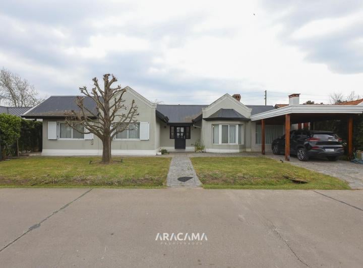 Casa · 200m² · 5 Ambientes · 1 Cochera