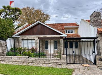 Casa · 245m² · 5 Ambientes · 2 Cocheras · Chalet en Venta en Stella Maris | Mar del Plata