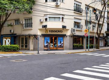 Local comercial · 145m² · 3 Ambientes · Local Comercial en Esquina, en Alquiler Zona Recoleta