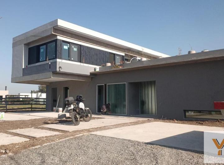 Casa · 350m² · 5 Ambientes