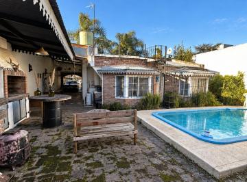 Casa · 110m² · 4 Ambientes · 5 Cocheras · Casa en Venta de 4 Ambientes en Villa de Mayo, Malvinas Argentinas, Gba Norte