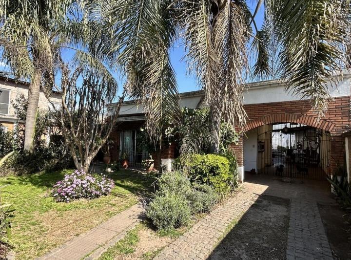 Casa · 110m² · 4 Ambientes · 5 Cocheras